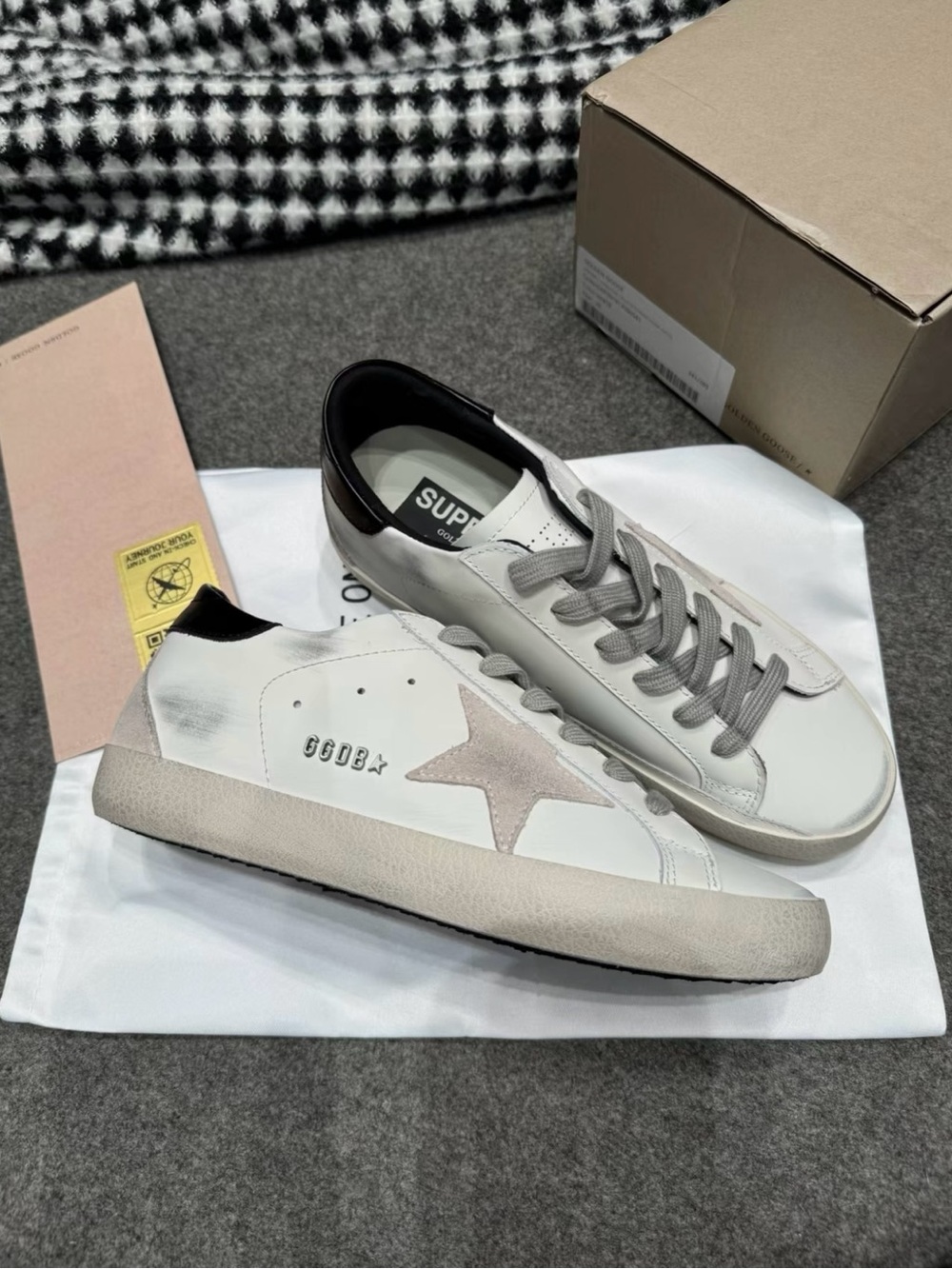 Golden Goose White Leather Low-Top Sneakers with Light Gray Star